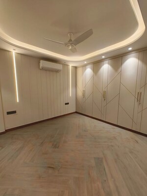 Room in 4 BHK Builder Floor at Greater Kailash I – for Rent