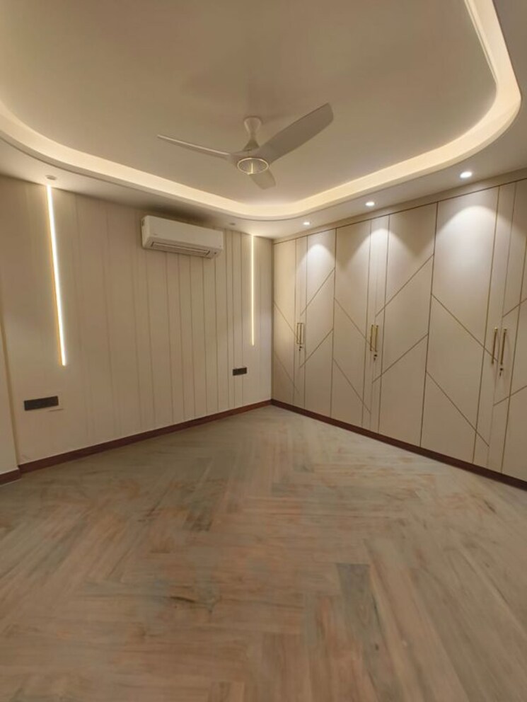 Room, greater kailash i 4 Bedroom 300 Sq.Yd. Builder Floor In Greater Kailash I Delhi 9853004