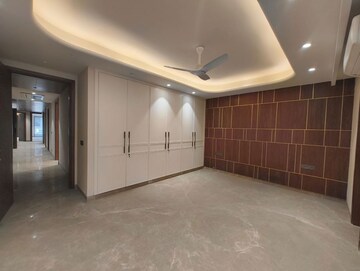Room in 4 BHK Builder Floor at Greater Kailash I – for Rent