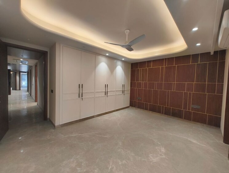 Room, greater kailash i 4 Bedroom 300 Sq.Yd. Builder Floor In Greater Kailash I Delhi 9853004