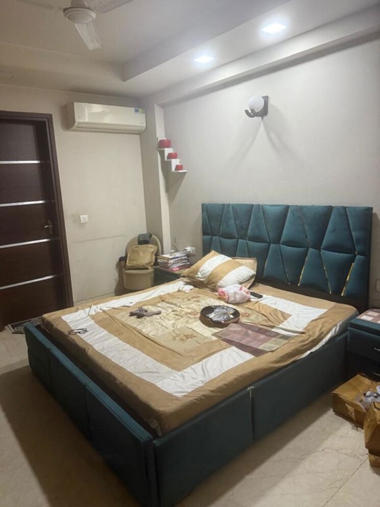 Bedroom, greater kailash i 3 Bedroom 208 Sq.Yd. Builder Floor In Greater Kailash I Delhi 9853011