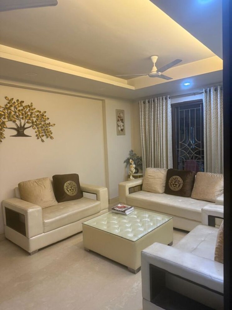 Living Room, greater kailash i 3 Bedroom 208 Sq.Yd. Builder Floor In Greater Kailash I Delhi 9853011