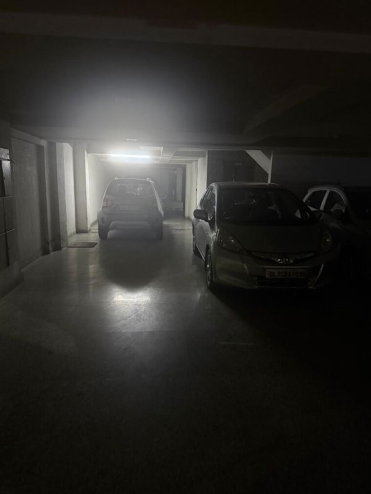  Parking, greater kailash i 3 Bedroom 208 Sq.Yd. Builder Floor In Greater Kailash I Delhi 9853011