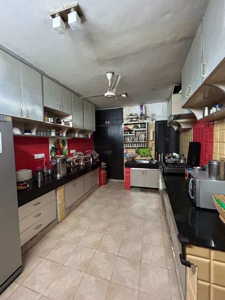 Kitchen, dlf phase ii 3 Bedroom 250 Sq.Yd. Builder Floor In Dlf Phase ii Gurgaon 9853016