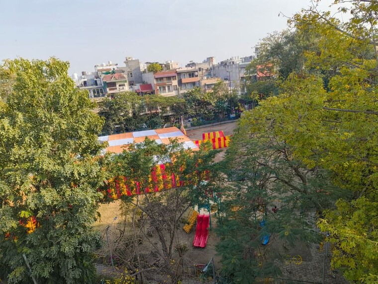 Garden, chittaranjan park 3 Bedroom 160 Sq.Yd. Builder Floor In Chittaranjan Park Delhi 9853018