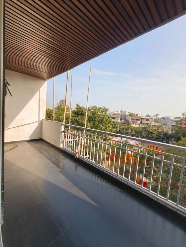 Balcony, chittaranjan park 3 Bedroom 160 Sq.Yd. Builder Floor In Chittaranjan Park Delhi 9853018