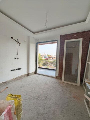 Room in 3 BHK Builder Floor at Chittaranjan Park – for Sale