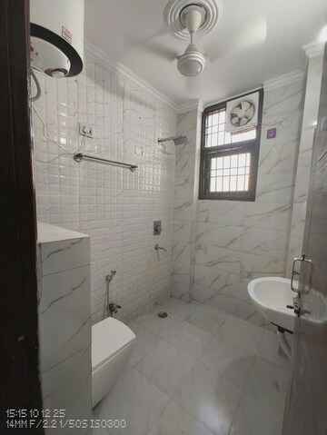 Bathroom in 1 BHK Builder Floor at Neb Sarai – for Rent