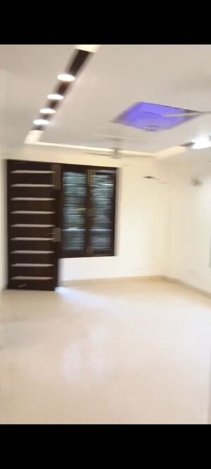 Room in 2 BHK Builder Floor at Chittaranjan Park – for Sale