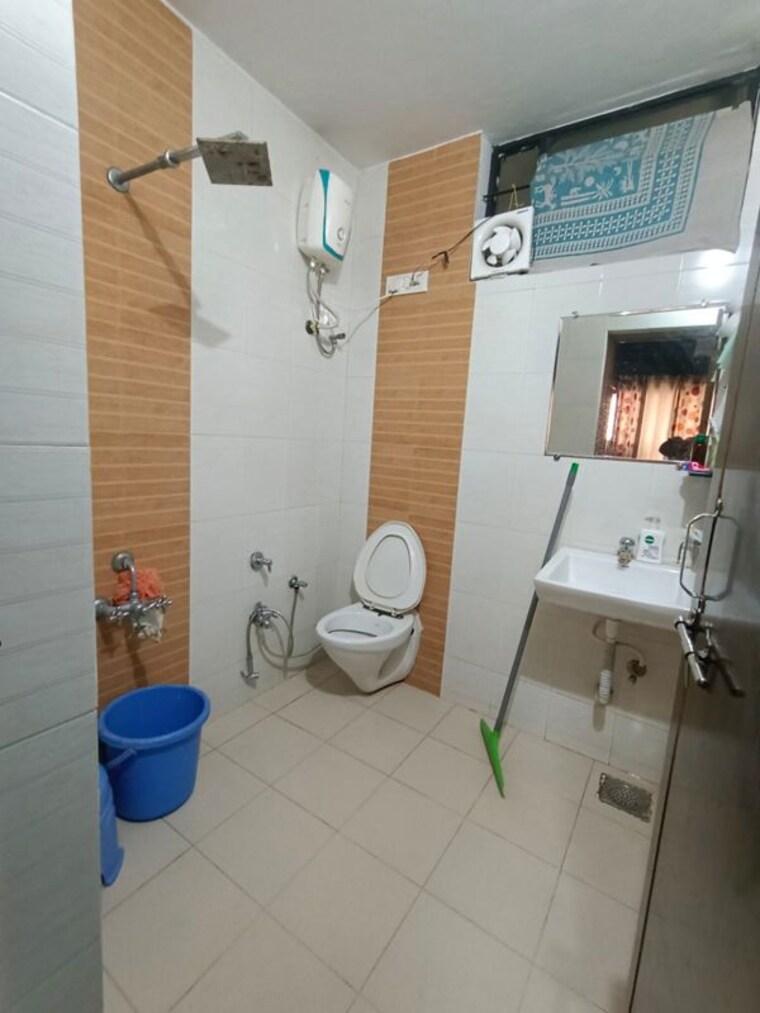 Bathroom, sama savil road 3 Bedroom 1900 Sq.Ft. Penthouse In SamA Savil Road Vadodara 9853020
