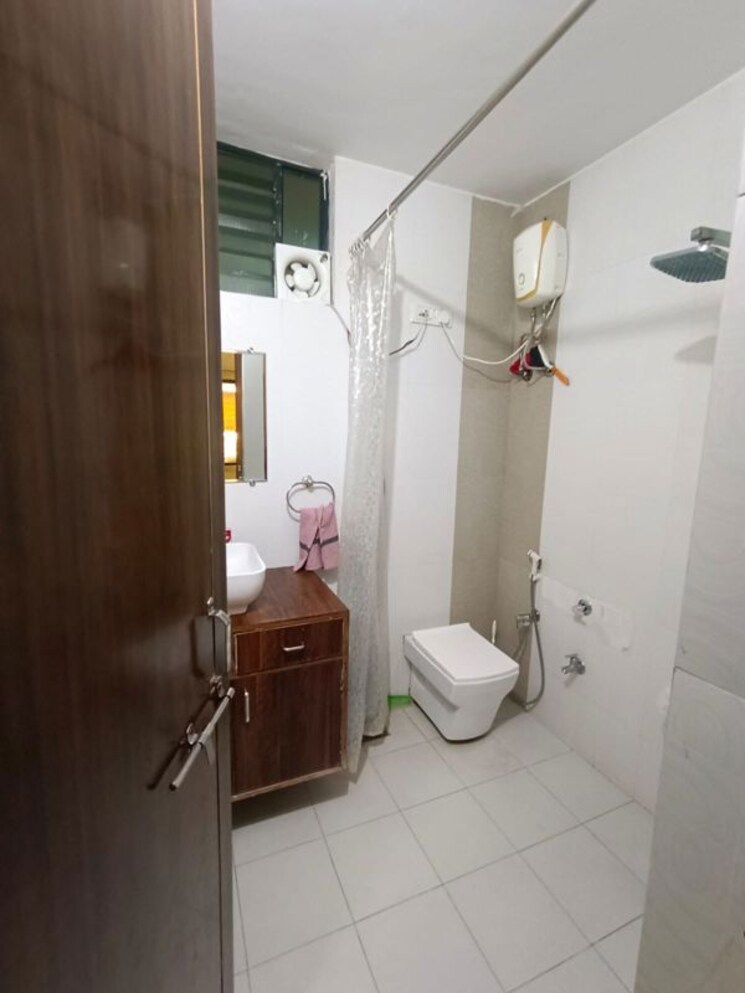 Bathroom, sama savil road 3 Bedroom 1900 Sq.Ft. Penthouse In SamA Savil Road Vadodara 9853020