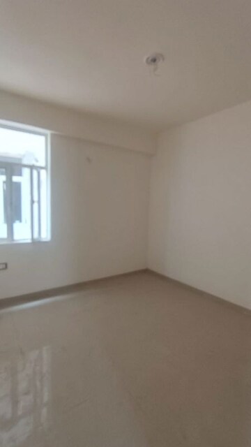 Room in 2 BHK Apartment at Signature Global The Millennia, Sector 37d – for Rent