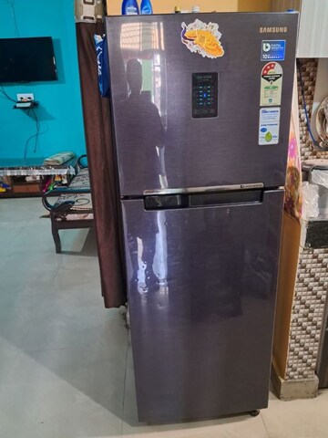 Room in 3 BHK Apartment at Milap Nagar – for Rent