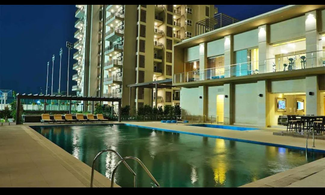 3 BHK + Extra Room Apartment For Rent in BPTP Amstoria