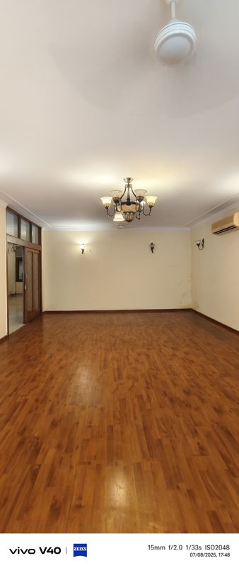 3 BHK + Servant Room Apartment For Rent in Defence Colony