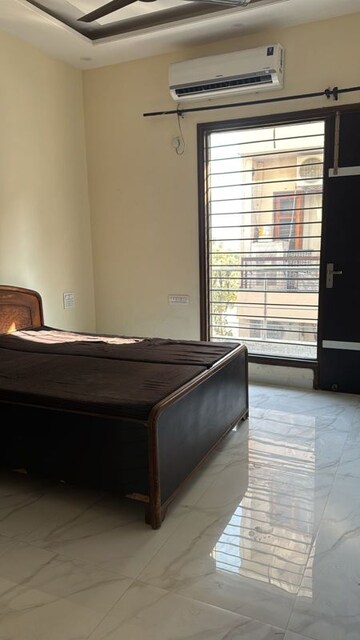 Room in 2 BHK Builder Floor at Aerocity – for Rent