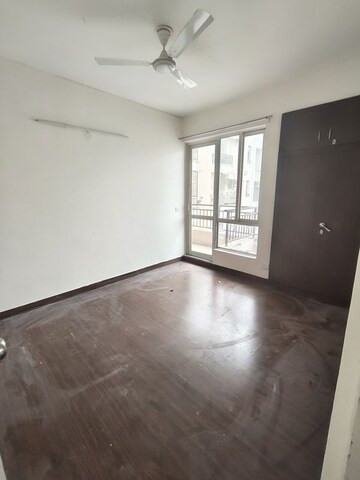 Room in 3 BHK Apartment at Jaypee Greens Kosmos, Sector 134 – for Rent