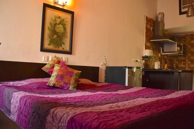 Bedroom, kailash colony Studio 300 Sq.Ft. Apartment In Kailash Colony Delhi 9853135