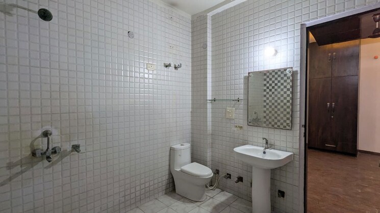 Bathroom, sector 21c 4 Bedroom 360 Sq.Yd. Builder Floor In Sector 21c Faridabad 9853153
