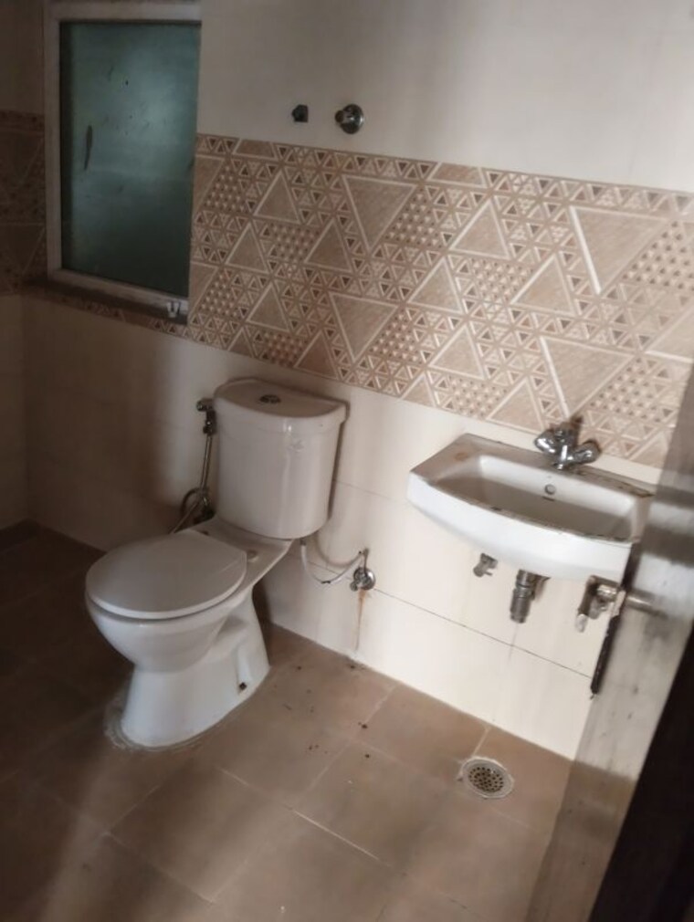 Bathroom, amrapali-riverview 2.5 Bedroom 1225 Sq.Ft. Apartment In Amrapali Leisure Valley Greater Noida 9853158