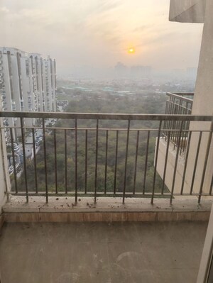 2.5 BHK Apartment For Rent in Amrapali Riverview, Amrapali Leisure Valley