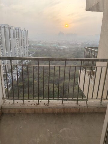 2.5 BHK Apartment For Rent in Amrapali Riverview, Amrapali Leisure Valley