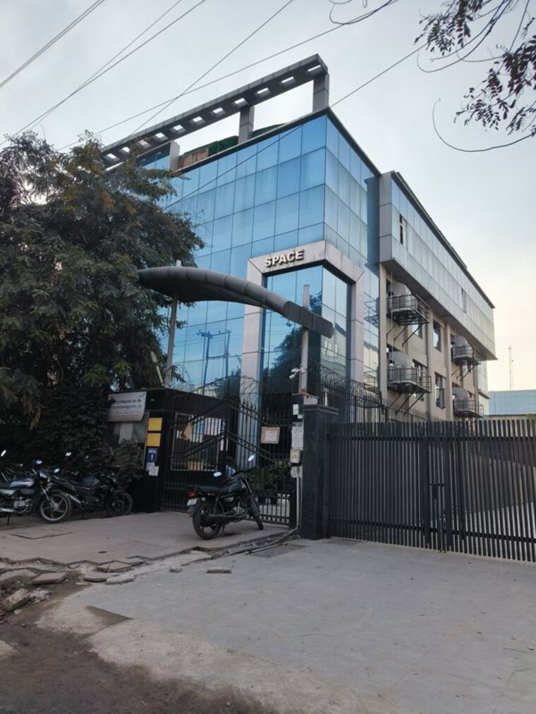 Exterior View, sector 63 Commercial Office Space 55000 Sq.Ft. In Sector 63 Noida 9853159