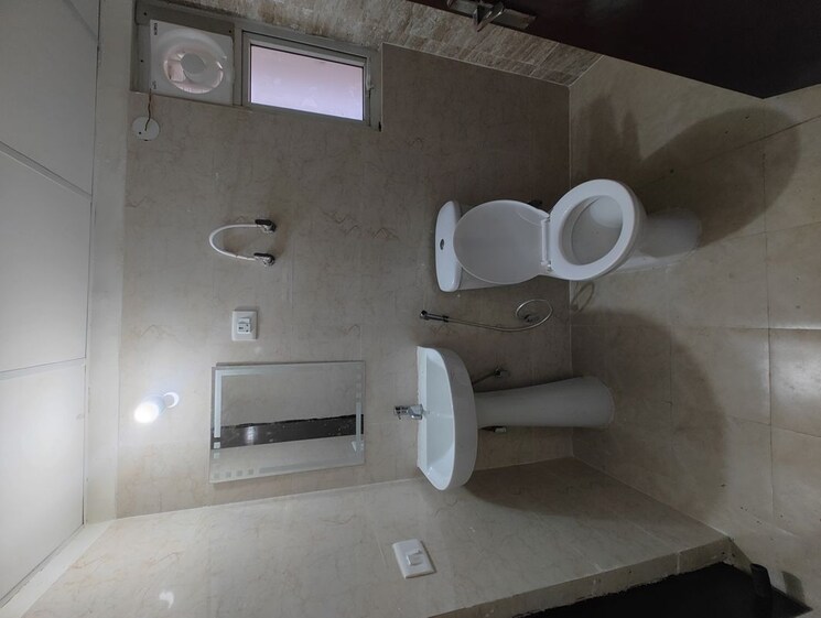 Bathroom, amrapali-tropical-garden 2.5 Bedroom 990 Sq.Ft. Apartment In Tech Zone 4 Greater Noida Greater Noida 9853161