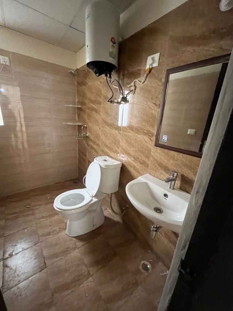 Bathroom, amrapali-crystal-homes 3 Bedroom 1375 Sq.Ft. Apartment In Sector 76 Noida 9853162
