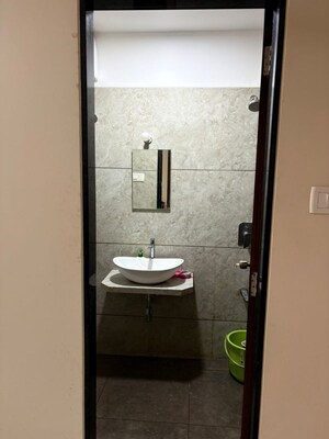 Furnished Amenities in 3 BHK Apartment at Chembur Gaothan, Chembur – for Rent