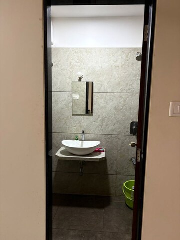 Furnished Amenities in 3 BHK Apartment at Chembur Gaothan, Chembur – for Rent