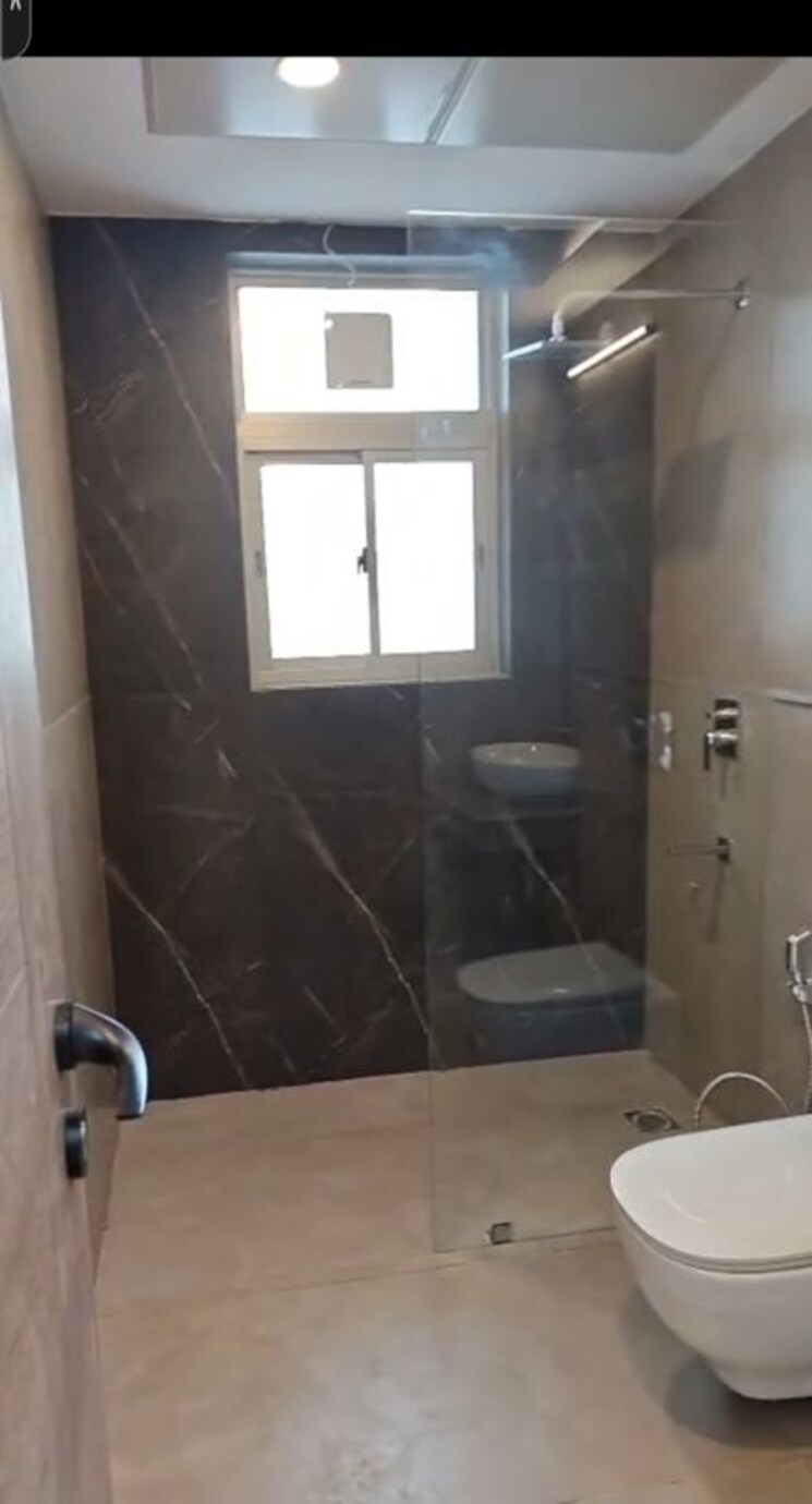 Bathroom, shalimar-belvedere-court 3.5 Bedroom 2080 Sq.Ft. Apartment In Gomti Nagar Lucknow 9853178