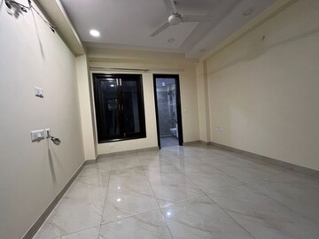 Room in 3 BHK Builder Floor at Anand Vihar – for Rent