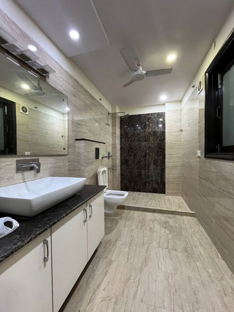 Kitchen, anand vihar 3 Bedroom 2700 Sq.Ft. Builder Floor In Anand Vihar Delhi 9853179