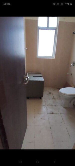 Bathroom in 4 BHK Apartment at Ansal Highland Park, Sector 103 – for Rent