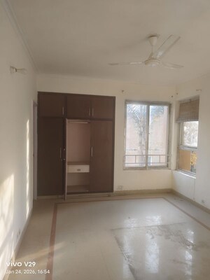 Room in 4 BHK Apartment at Orchid Petals, Sector 49 – for Rent