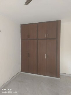 4 BHK + Servant Room Apartment For Rent in Orchid Petals