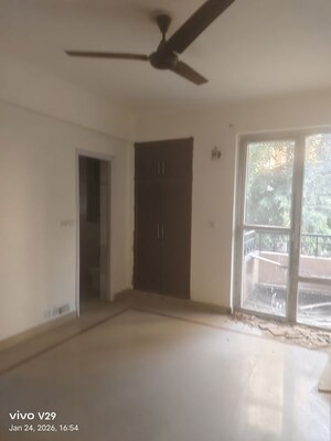 Room in 4 BHK Apartment at Orchid Petals, Sector 49 – for Rent