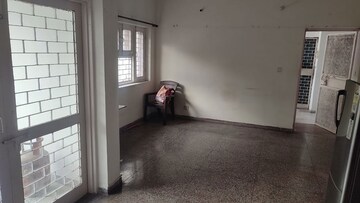 Room in 1.5 BHK Builder Floor at Mayur Vihar – for Rent