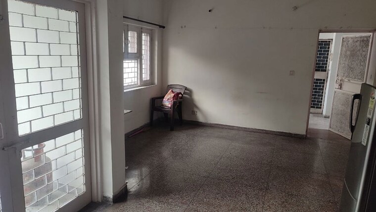 Room, mayur vihar 1.5 Bedroom 450 Sq.Ft. Builder Floor In Mayur Vihar Delhi 9853200