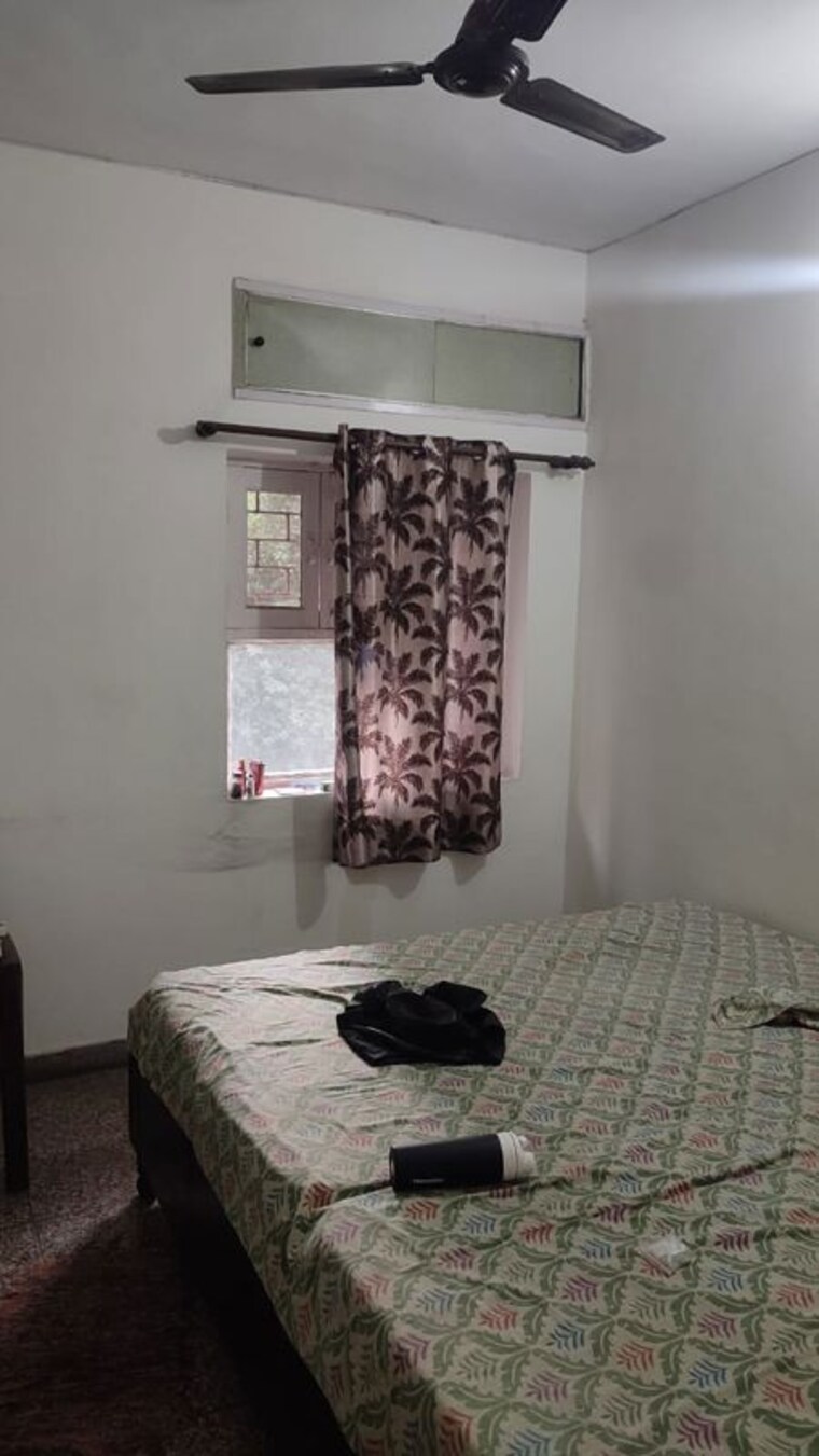 Bedroom, mayur vihar 1.5 Bedroom 450 Sq.Ft. Builder Floor In Mayur Vihar Delhi 9853200