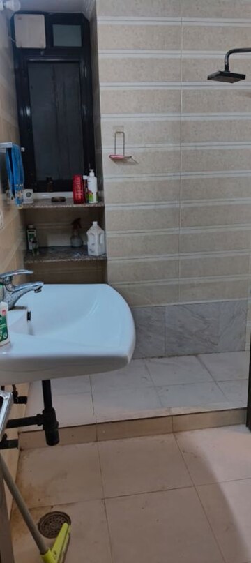 Bathroom in 1.5 BHK Builder Floor at Mayur Vihar – for Rent