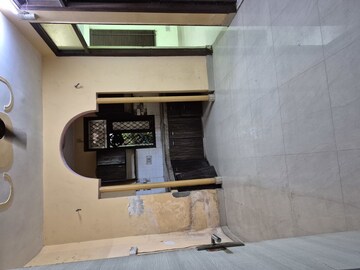 Furnished Amenities in 2.5 BHK Builder Floor at Mayur Vihar – for Rent