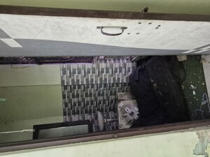 Master Bedroom in 2.5 BHK Builder Floor at Mayur Vihar – for Rent