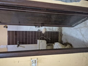 Living Room in 2.5 BHK Builder Floor at Mayur Vihar – for Rent