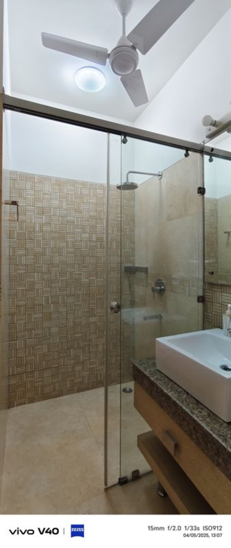 Bathroom, jor bagh 3 Bedroom 375 Sq.Yd. Apartment In Jor Bagh Delhi 9853217