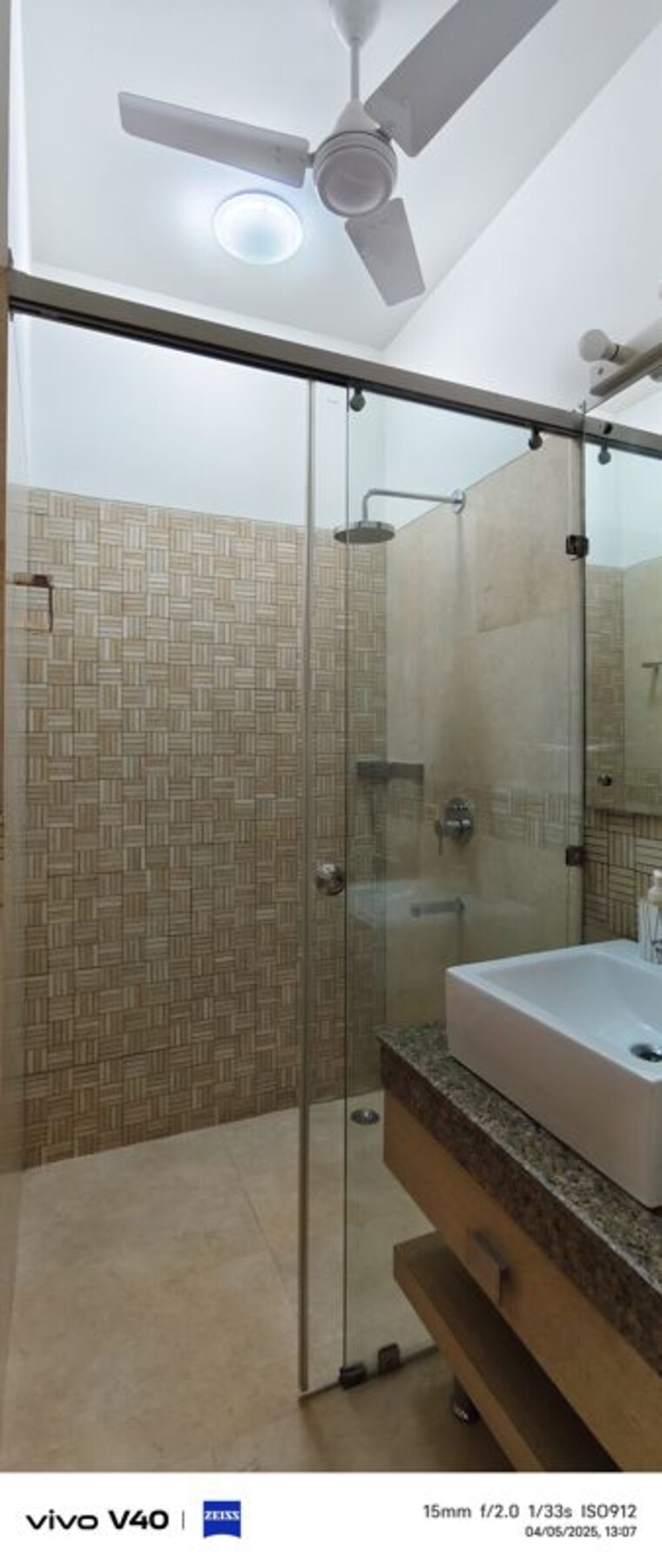 Bathroom, jor bagh 3 Bedroom 375 Sq.Yd. Apartment In Jor Bagh Delhi 9853217