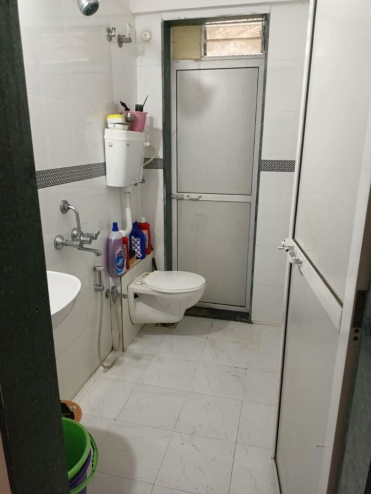 Bathroom, laxmi-park-chs-vartak-nagar 1 Bedroom 475 Sq.Ft. Apartment In Vartak Nagar Thane 9853246
