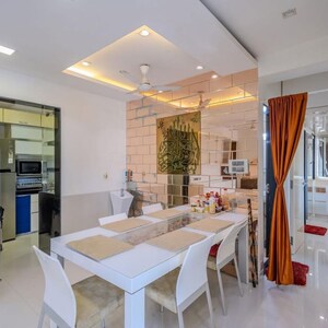 Bedroom in 2 BHK Apartment at Gardenia Apartment Khar West, Ram Krishna Nagar – for Rent