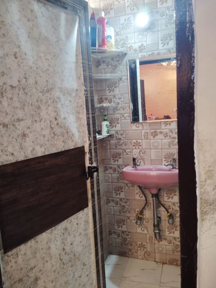 Bathroom, saket 1.5 Bedroom 650 Sq.Ft. Builder Floor In Saket Delhi 9853254